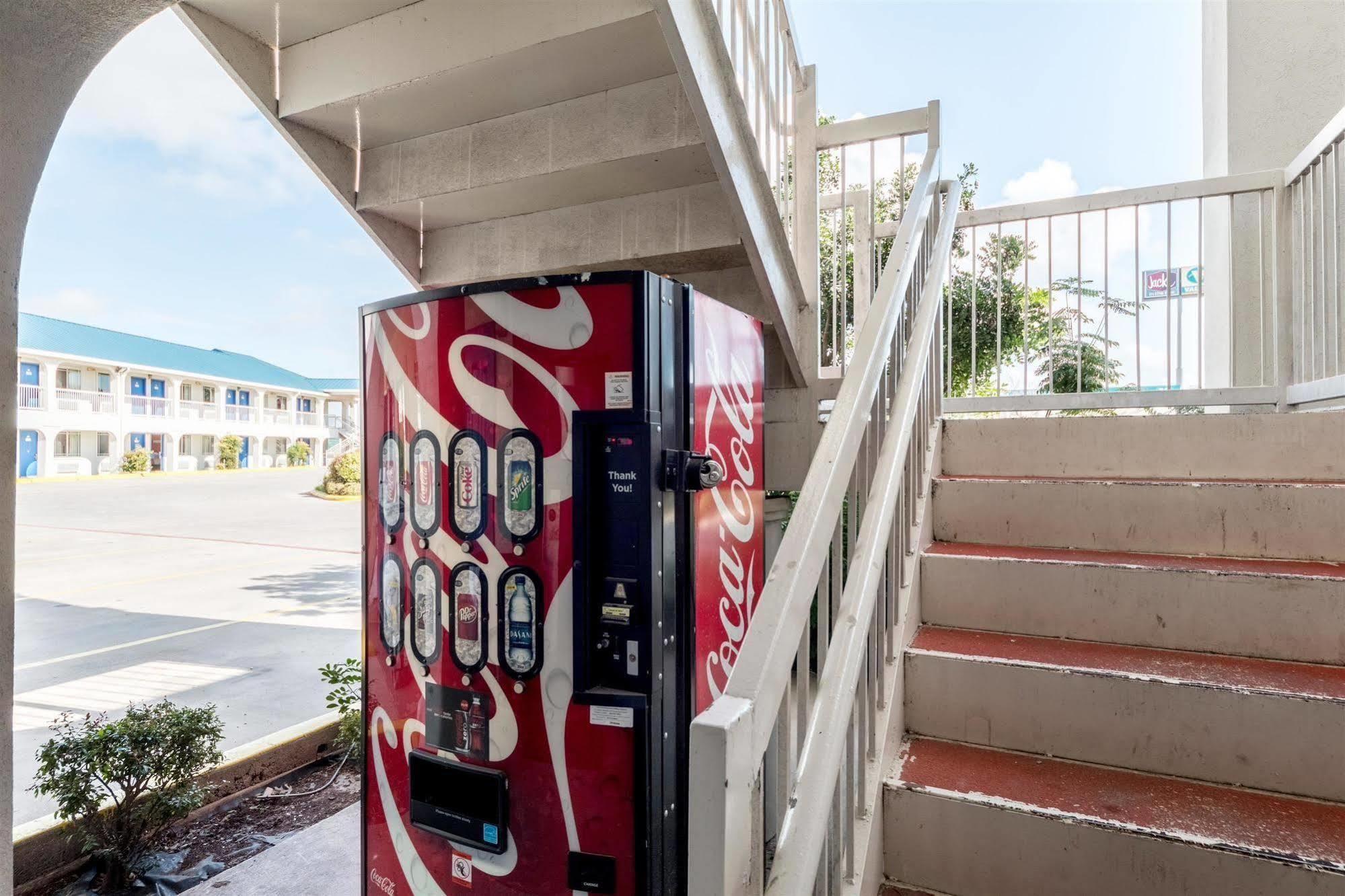 Motel 6 Seguin Tx Zewnętrze zdjęcie